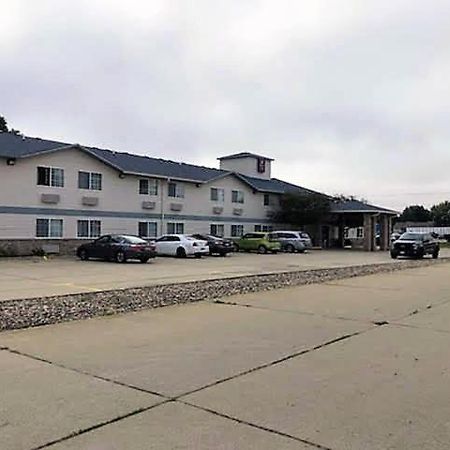 Regency Inn Geneseo Il I-80 Exterior photo