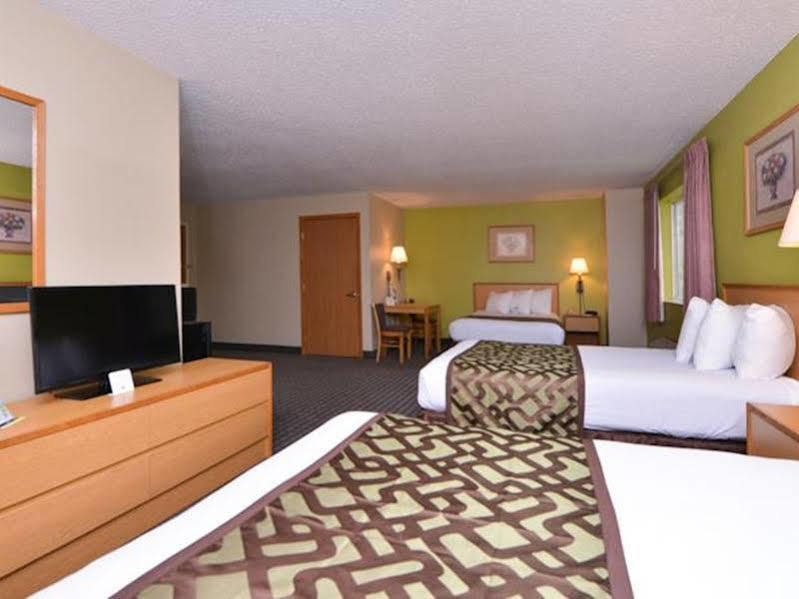 Regency Inn Geneseo Il I-80 Exterior photo