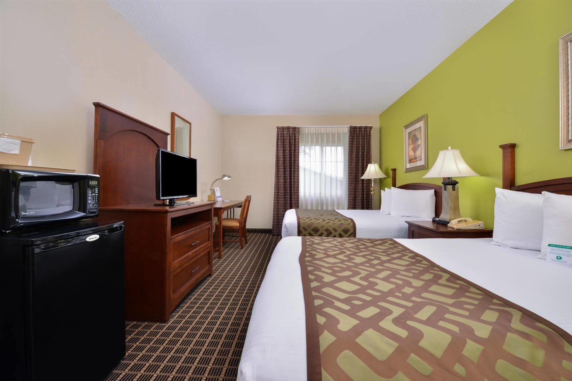 Regency Inn Geneseo Il I-80 Exterior photo